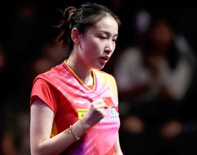 行背后的庞 行背后的庞