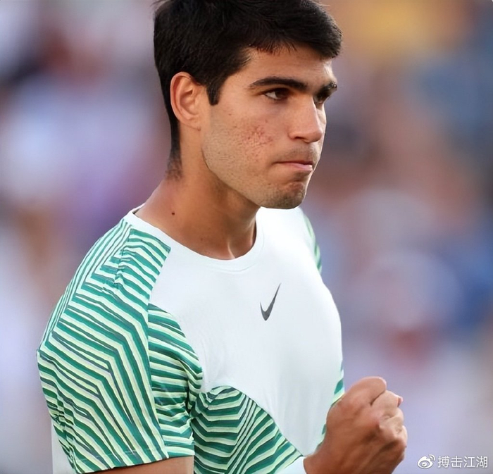 他穿着的球 他穿着的球